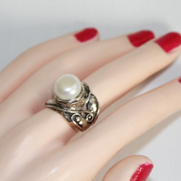 Zuman Sterling Silver Pearl Ring - Picture 5 of 13